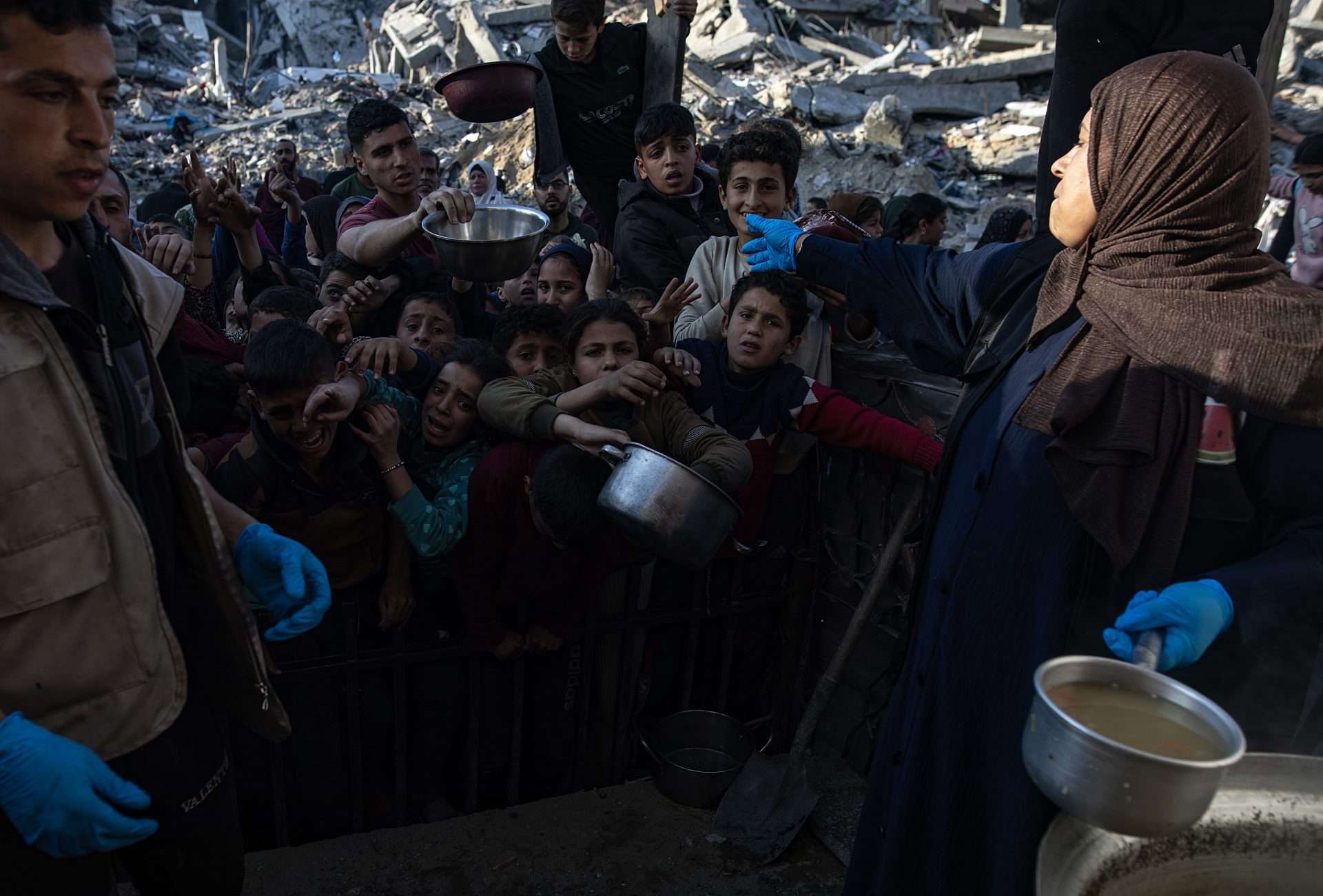 Un millón de niños luchan por sobrevivir en Gaza