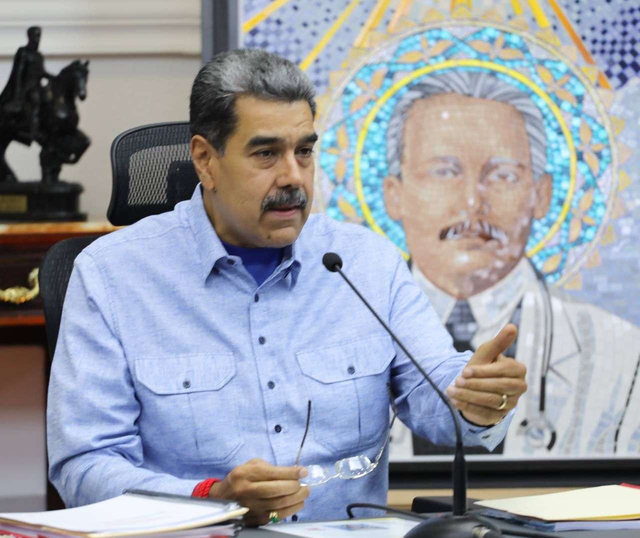 Maduro al sector farmacéutico: tenemos que producir todo