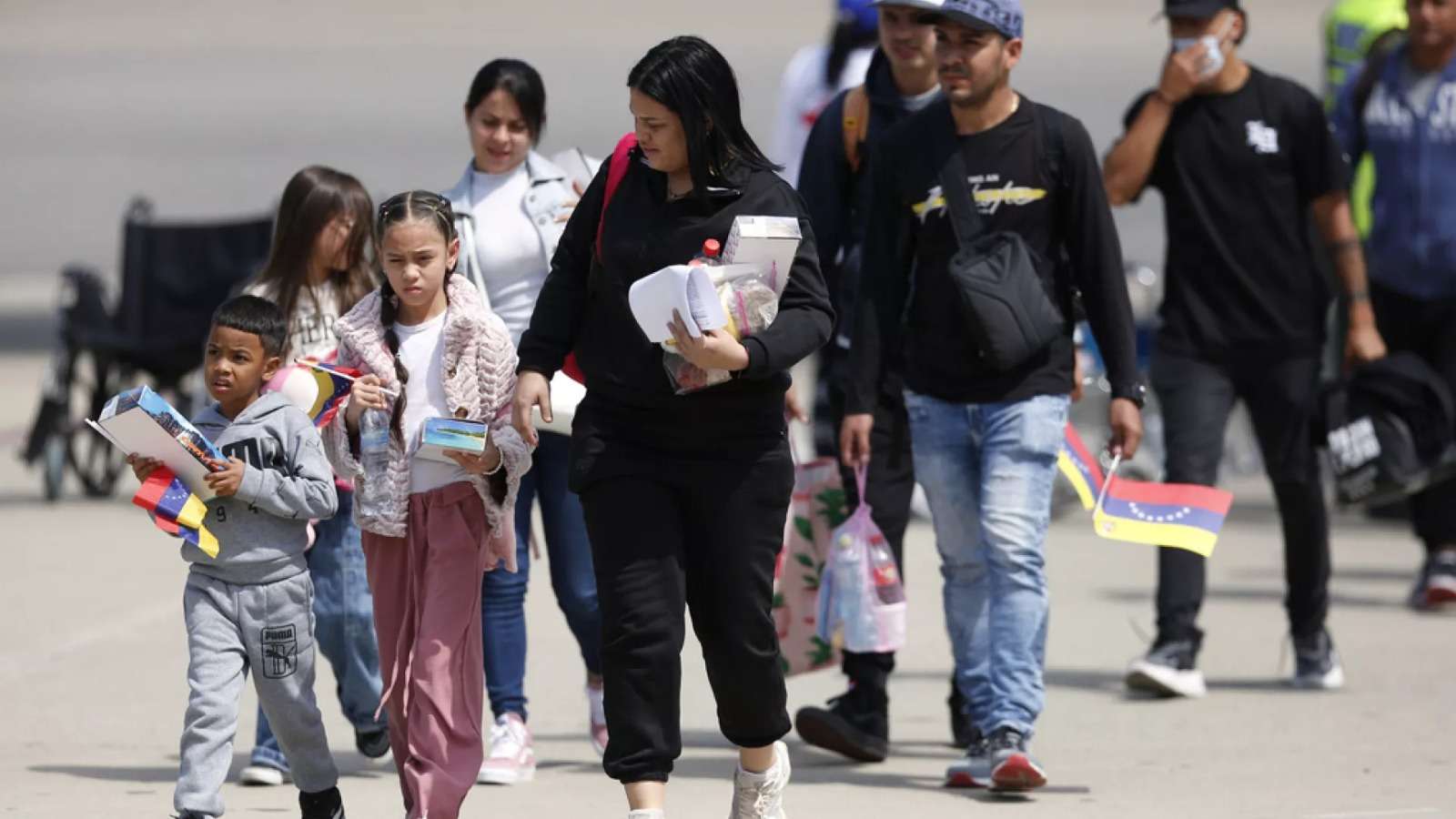 Trump considera prohibir la entrada de venezolanos a EEUU según NYT