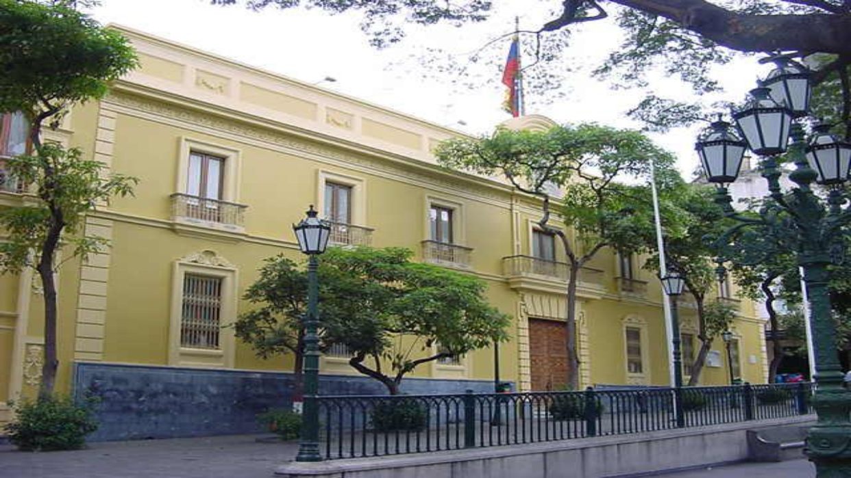 Venezuela advierte que aranceles de EE.UU a petróleo nacional infringen normas de comercio internacional