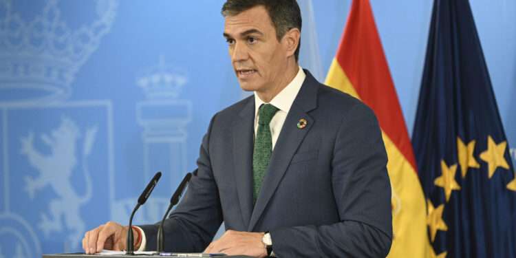 España responderá a EEUU si impone aranceles a crudo venezolano