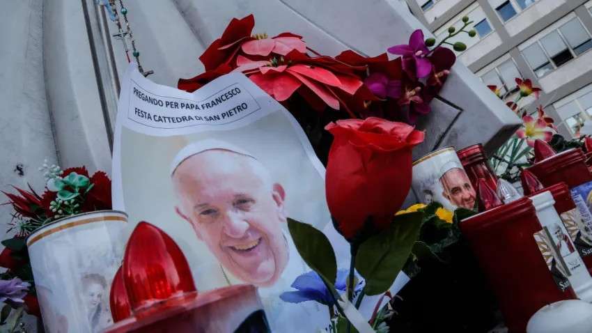Papa Francisco pasa bien la noche tras insuficiencia respiratoria de ayer