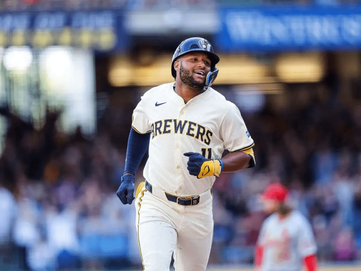 Jackson Chourio sale del Slump y lidera triunfo de Milwaukee con dos cuadrangulares