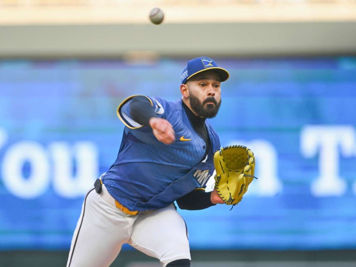 Pablo López ganó en su regreso al montículo