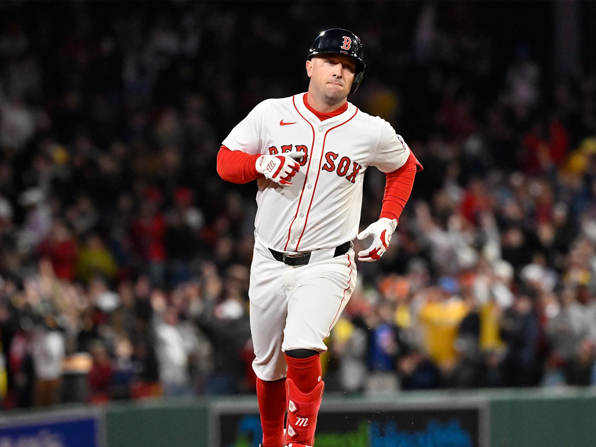 Alex Bregman igualó marca de Luis Aparicio en Boston
