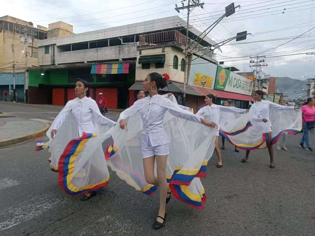 Dancistas tomaron las calles de Ocumare del Tuy