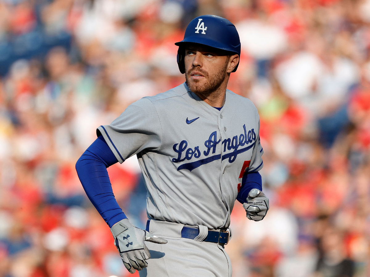 Dodgers en alerta con tobillo de Freddie Freeman