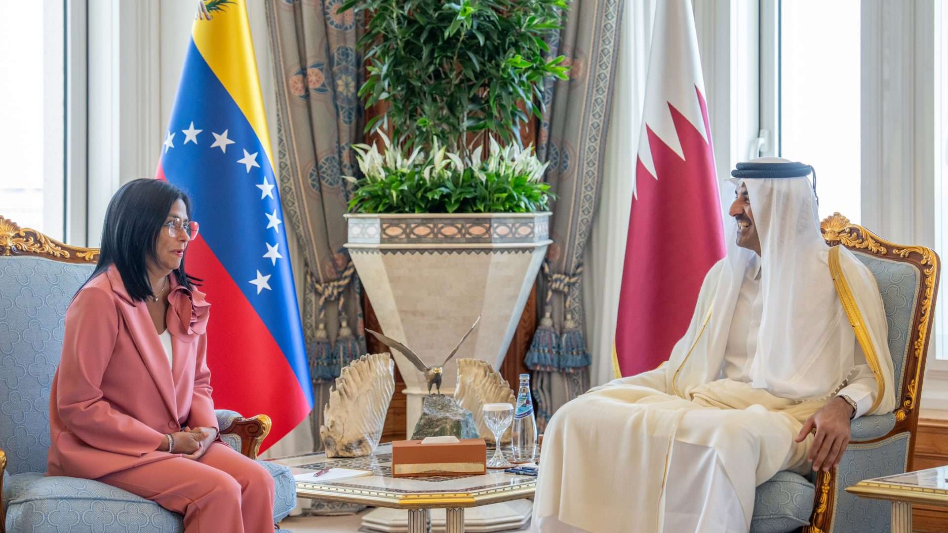 Delcy Rodríguez y primer ministro de Qatar sostuvieron encuentro