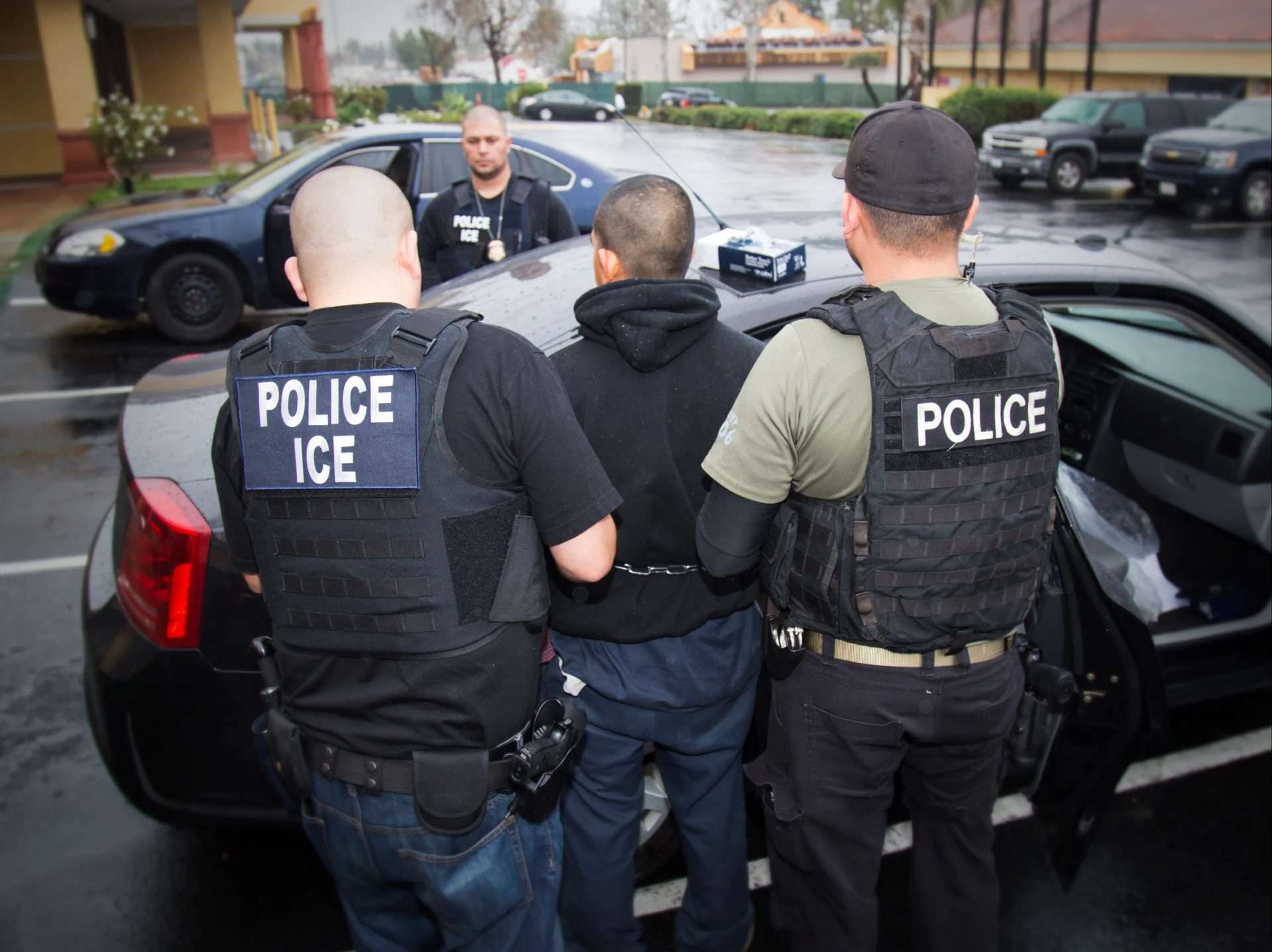 Trump instaura la migración selectiva al perseguir migrantes latinos