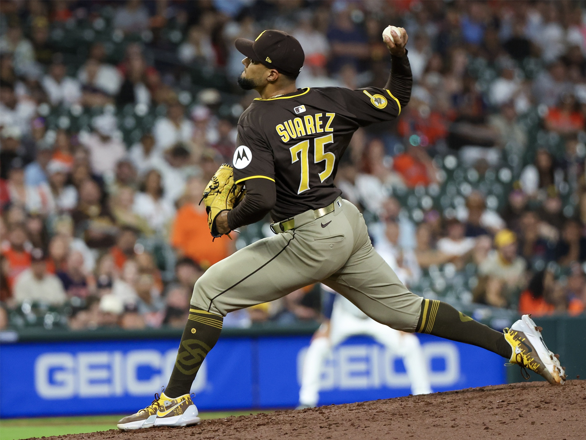 Robert Suárez se une a Eckersley en singular hazaña