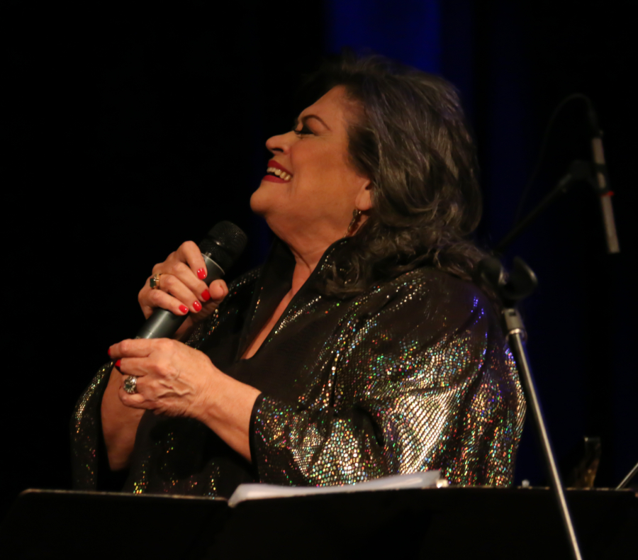 Soledad Bravo canta "A su manera" en Valencia