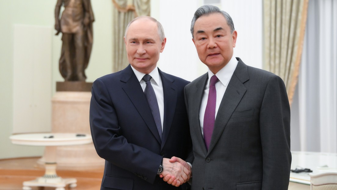 Ministro de Exteriores chino se reúne con Putin