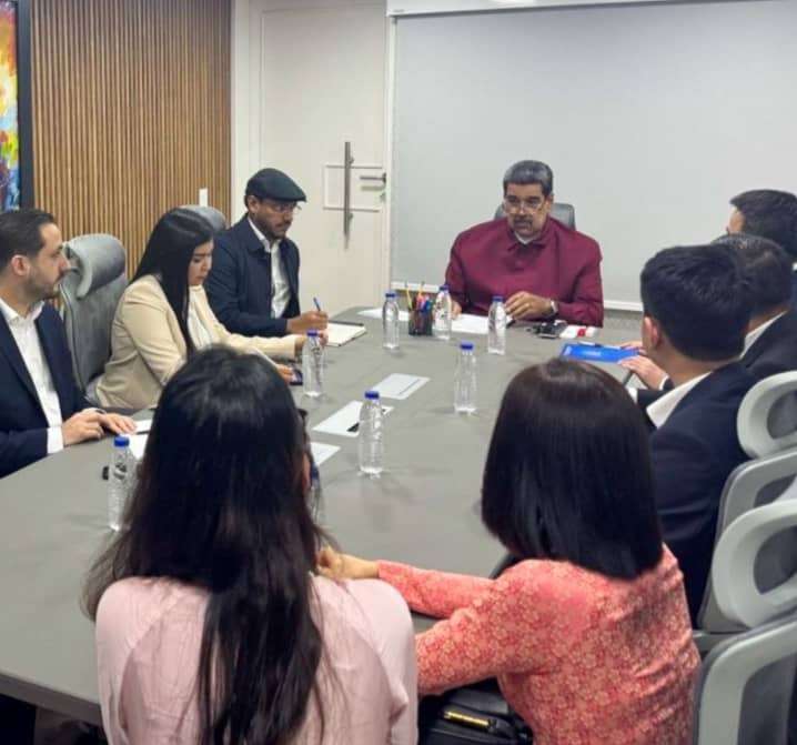 Presidente Maduro se reunió con líderes de la juventud vietnamita