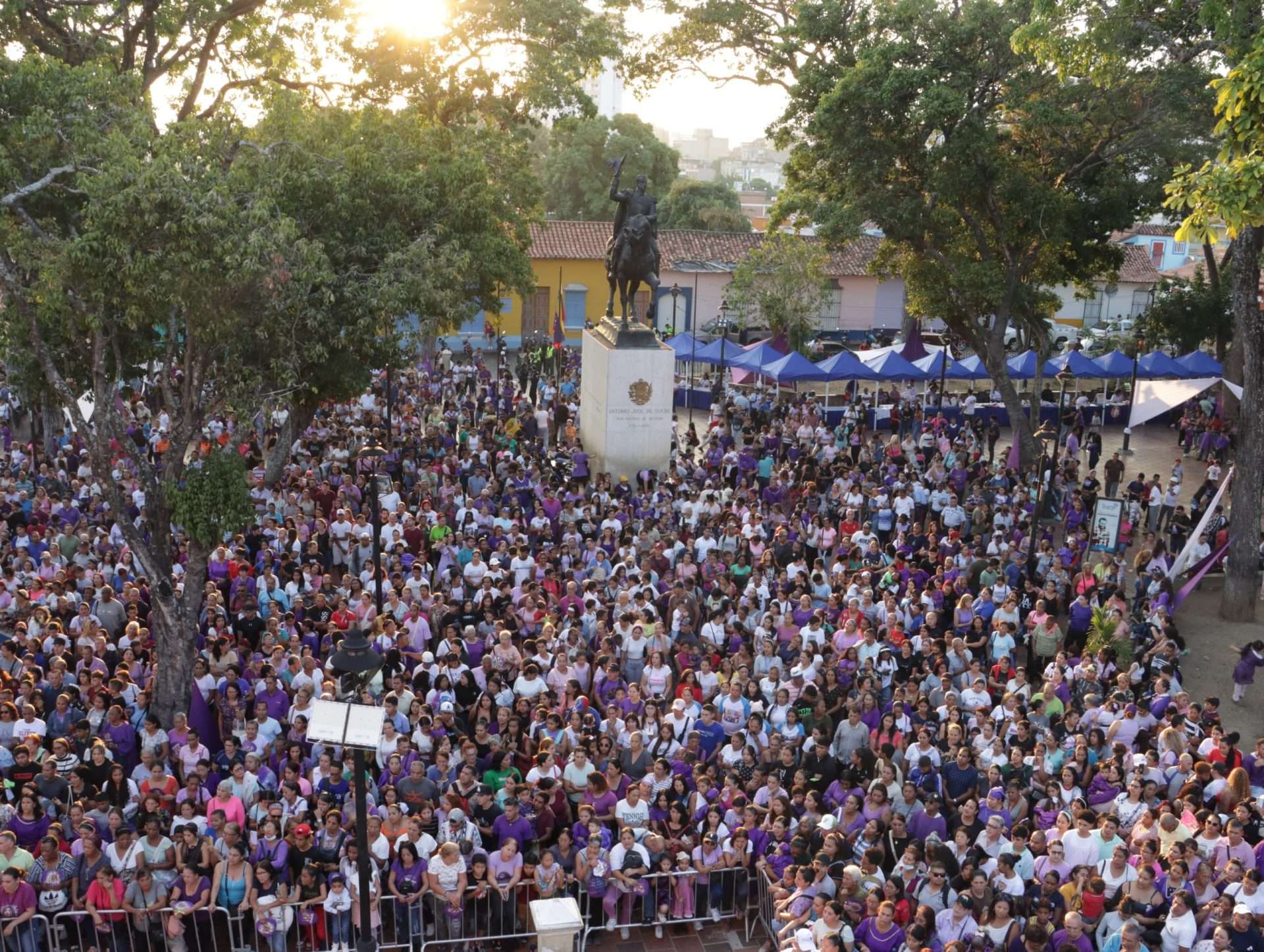 Petare desbordó su fe en la misa y procesión  del Nazareno