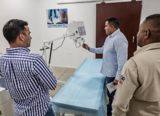 Reforzada con rayos X entregan clínica popular especializada en Coro
