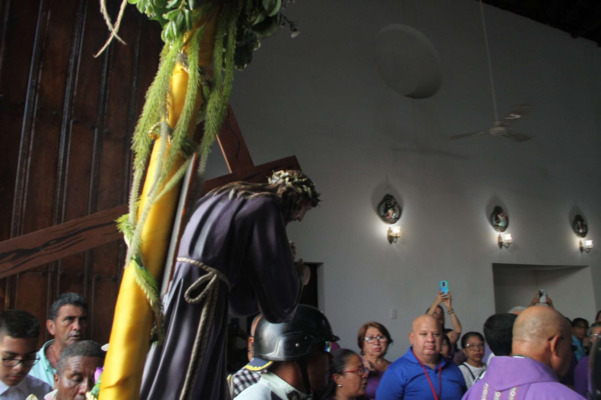 Hoy realizarán viacrucis en la plaza Bolívar