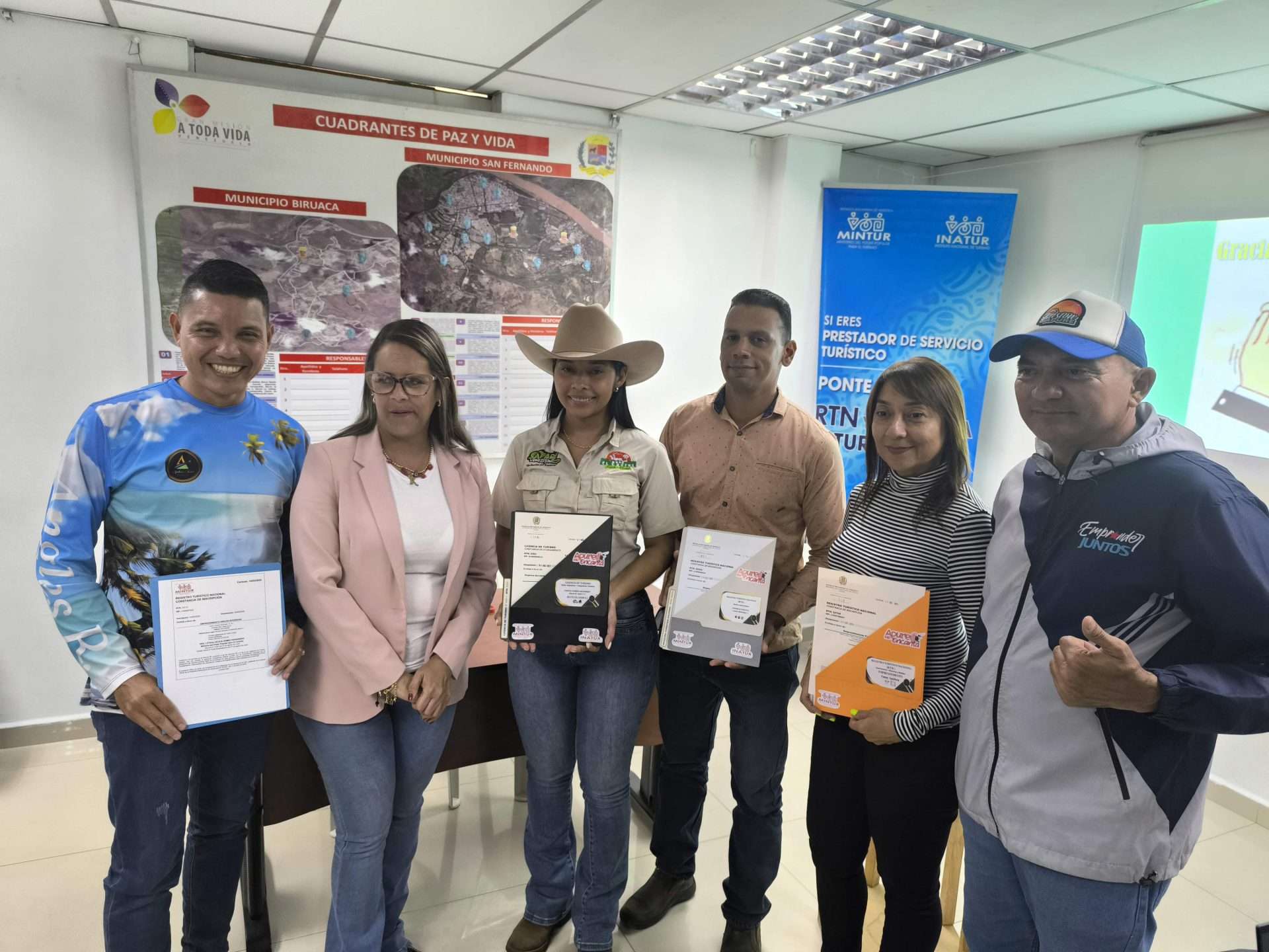 Entregan certificados y licencias turísticas para impulsar el sector