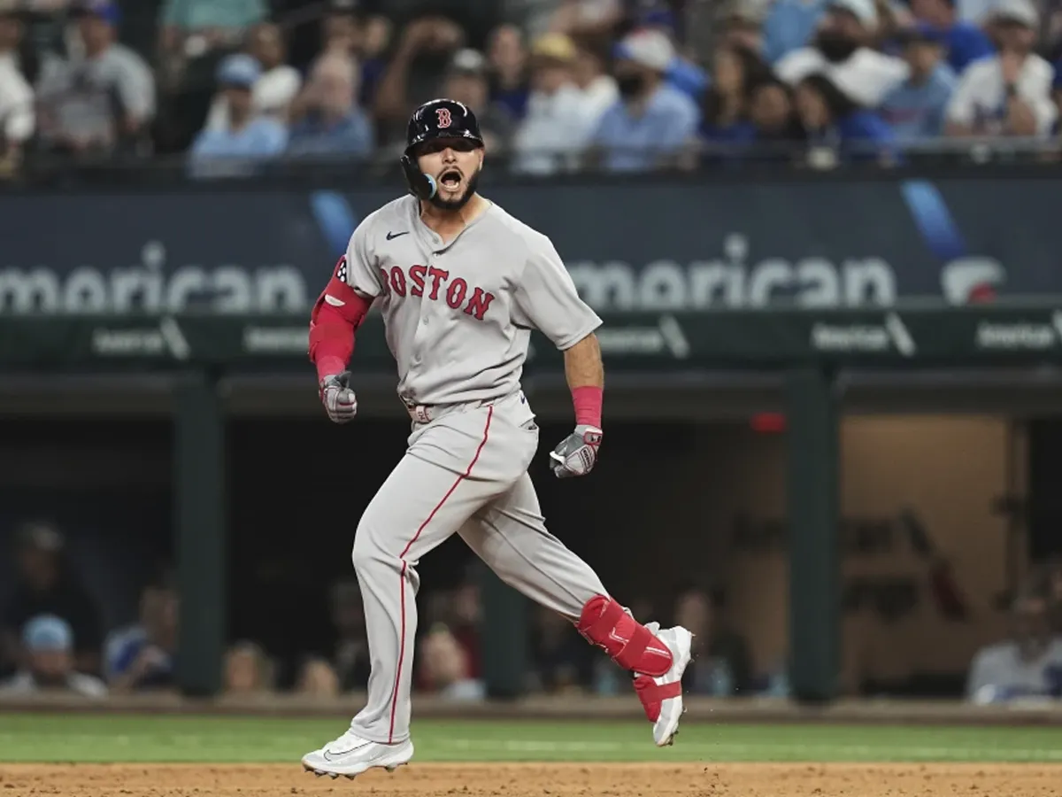 Wilyer Abreu levanta la mano para ser All-Star