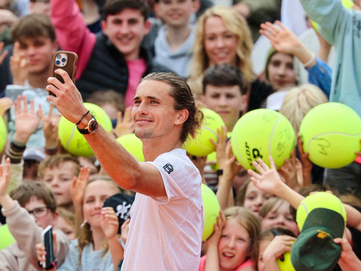 Zverev inicia con victoria en Hamburgo