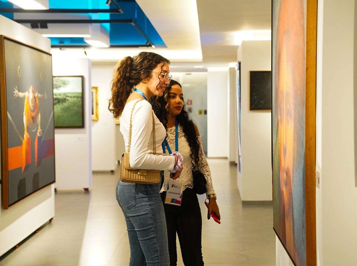 Galería BDV recibió a profesores y estudiantes de la UCV