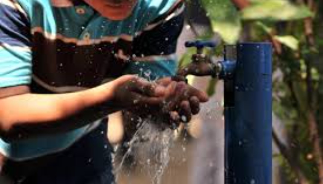 Restablecen el servicio de agua potable en los Altos Mirandinos