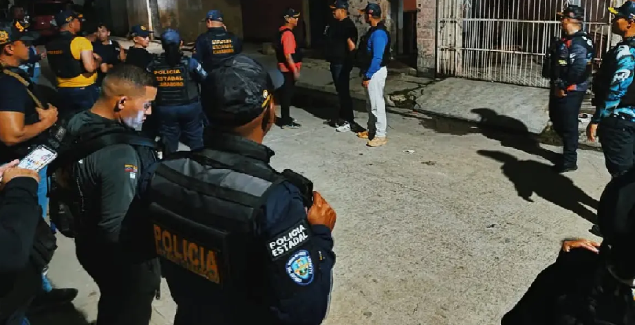 tenía secuestrados a dos niños