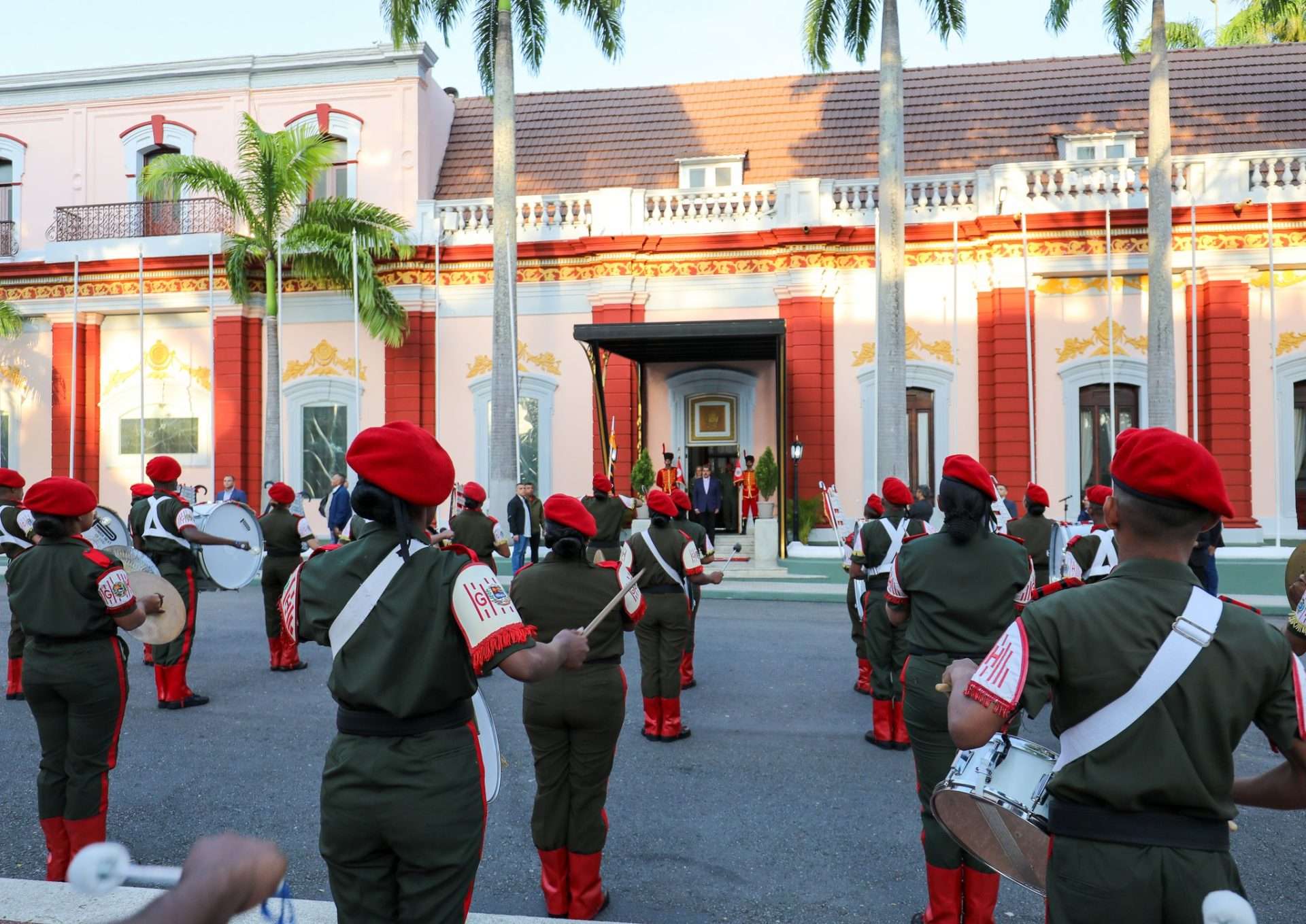 Presidente inicia nueva jornada de trabajo con anuncios clave sobre políticas nacionales