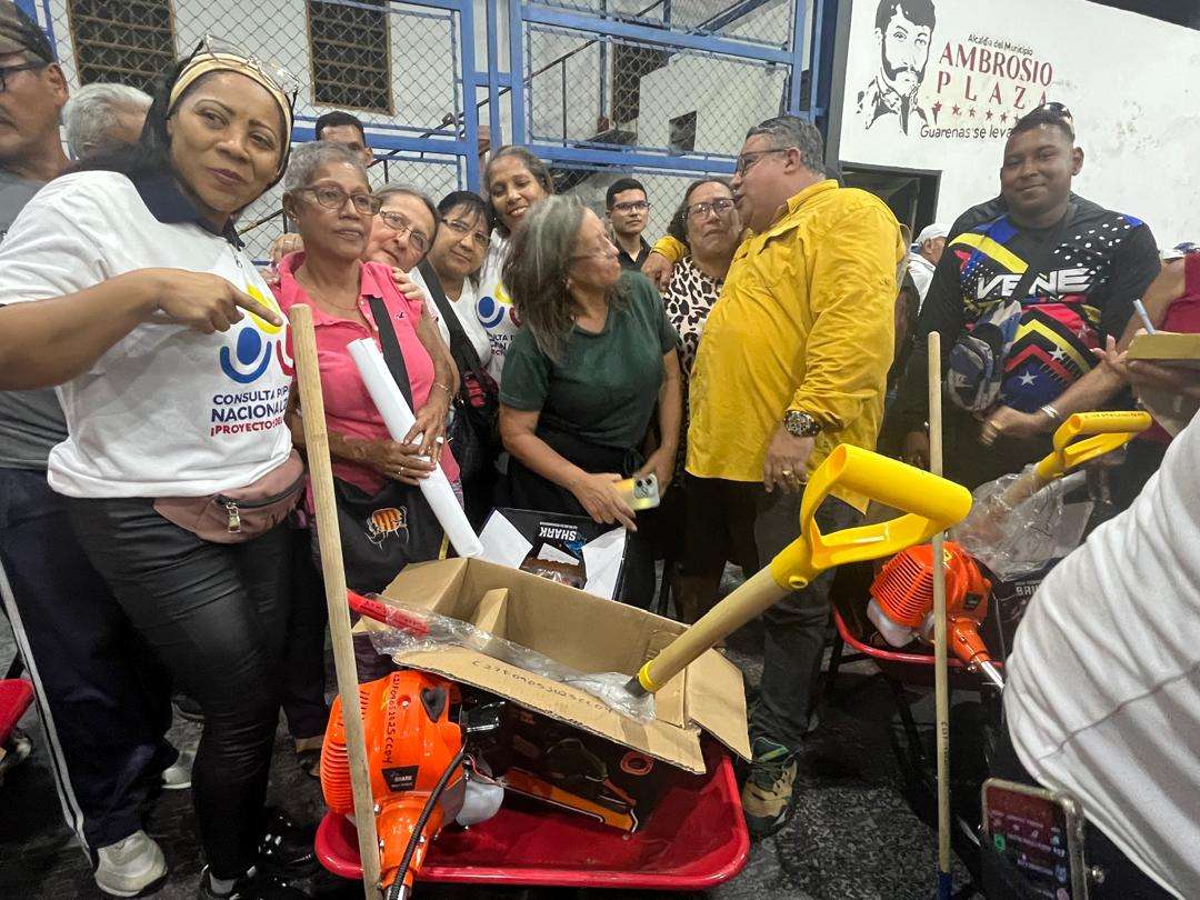 Comuna 27 de Febrero en Guarenas recibió kits de desmalezamiento