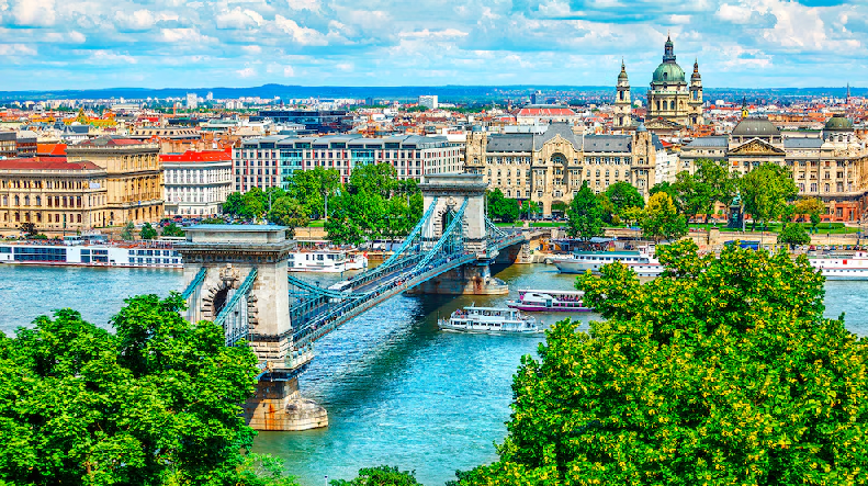 Estas son las 100 mejores ciudades del mundo para descubrir a pie este 2025: dos españolas en el ‘top 10′