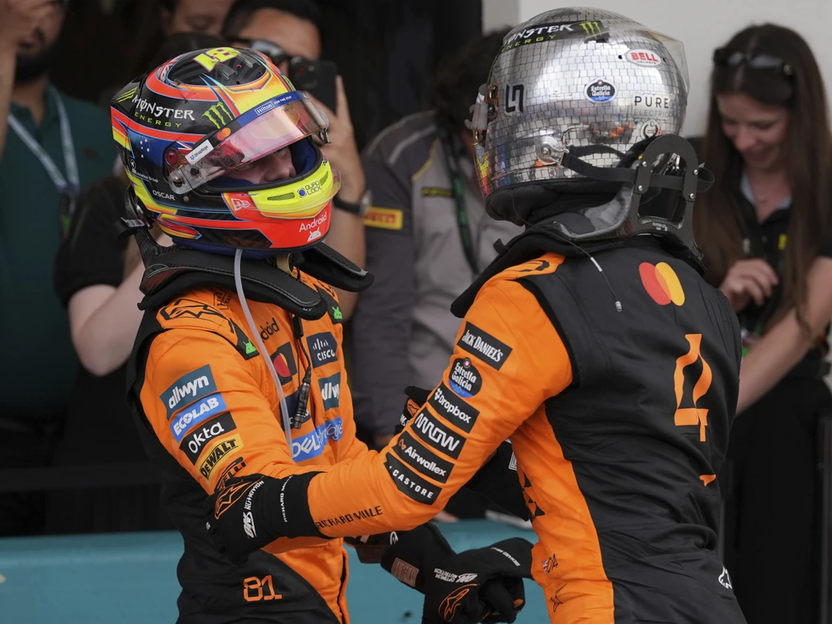 Oscar Piastri celebra el éxito reciente de McLaren