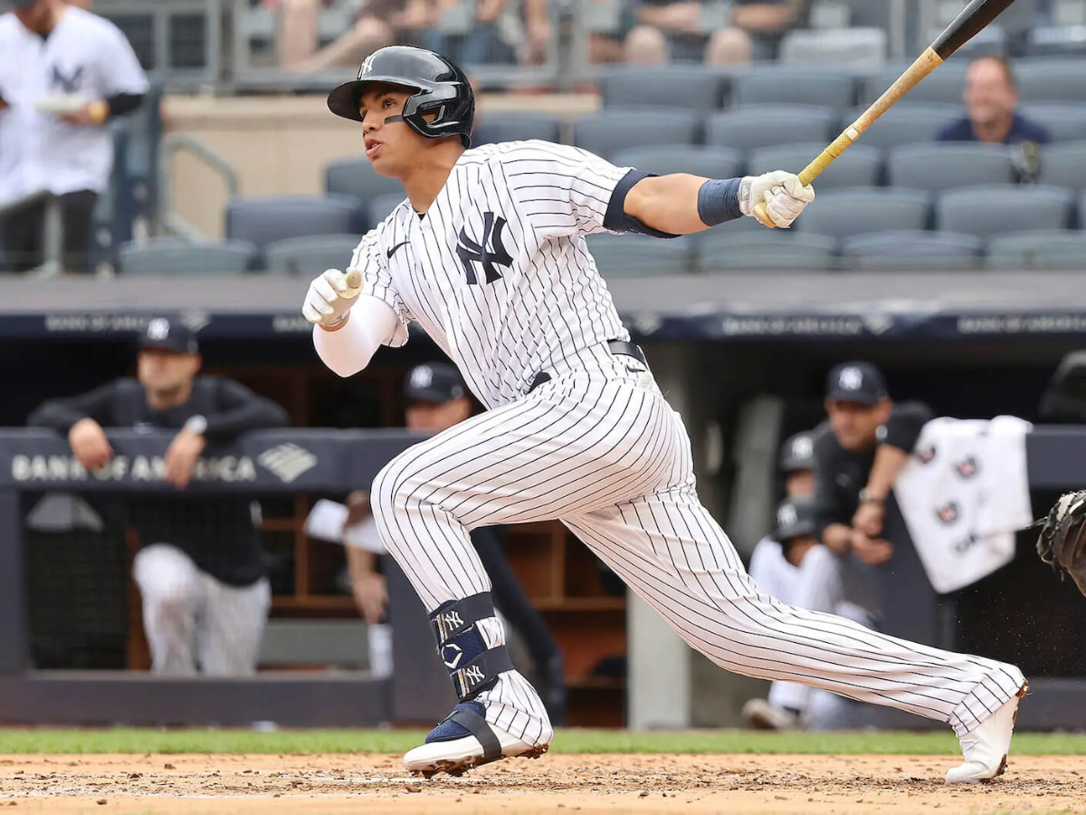 Yankees caen pese a jonrones de Peraza y Judge