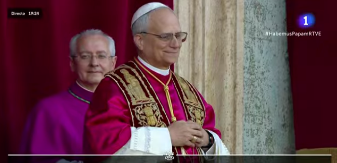 ¿Cuál es la postura León XIV sobre el papado?