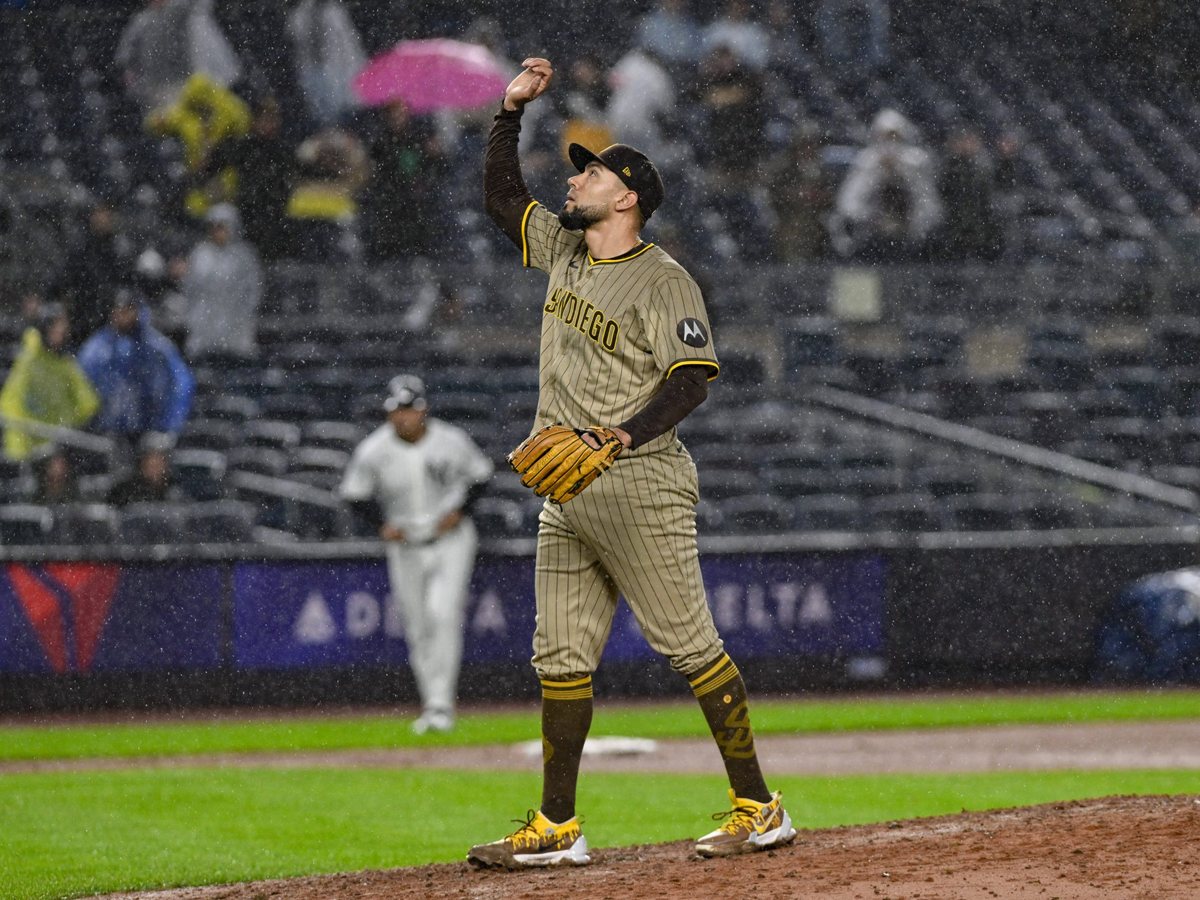 Robert Suárez apagó las luces frente a los Yankees