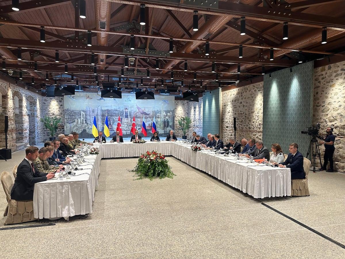 ¡En hora buena! Rusia y Ucrania iniciaron negociaciones por la paz