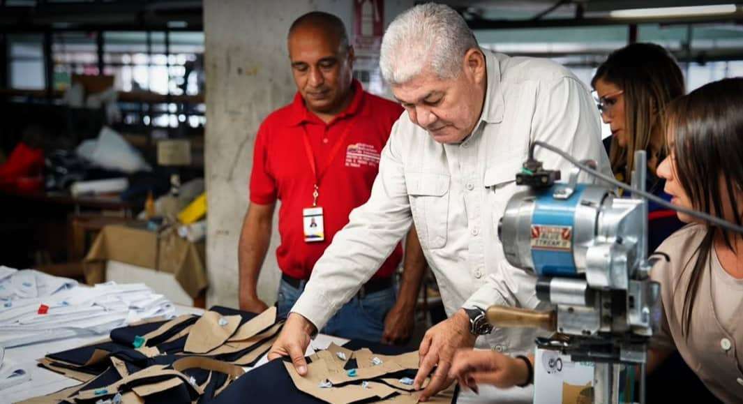 Ministro Piñate sostuvo encuentro con la clase obrera de empresas textiles