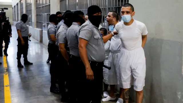 Divulgan primeras imágenes de migrantes secuestrados en El Salvador
