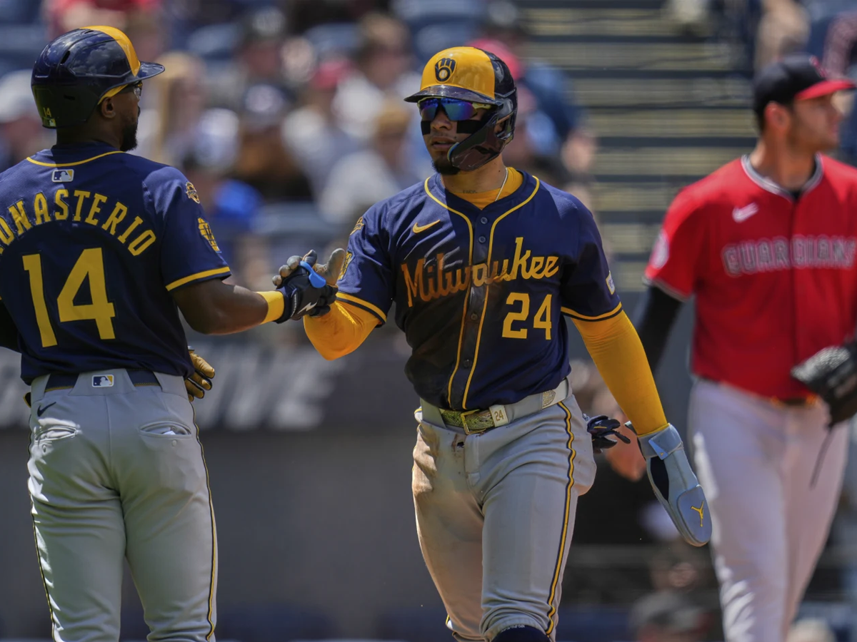 William Contreras presente en victoria de Milwaukee