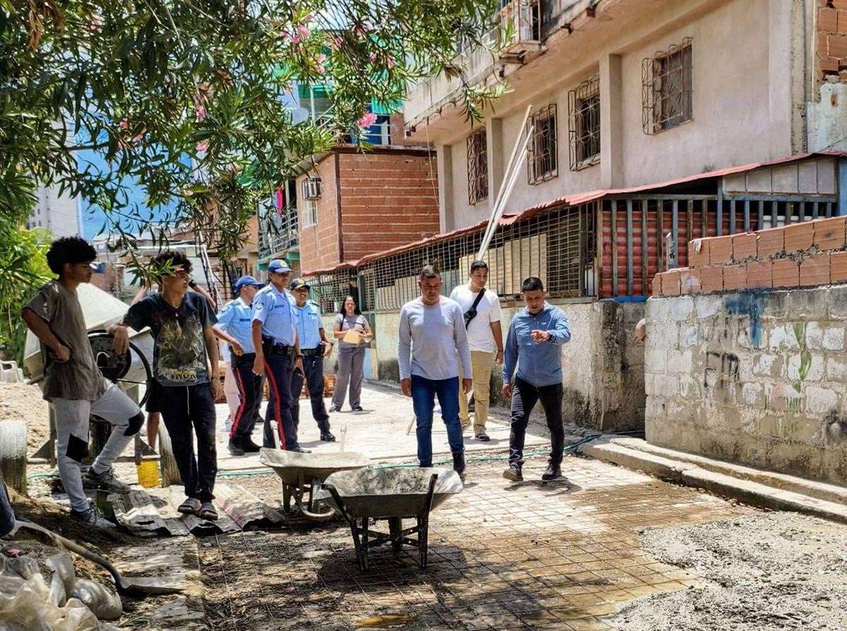Recuperan caminería en el sector Agua de Maíz