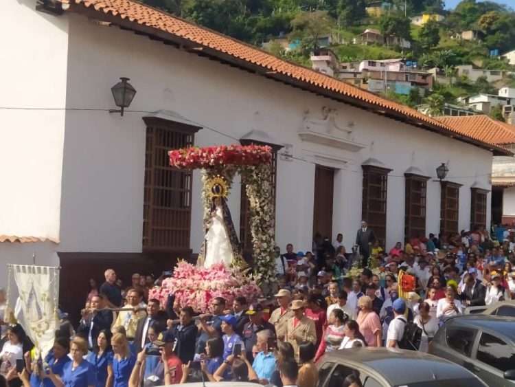 El amor mariano arropa a los trujillanos