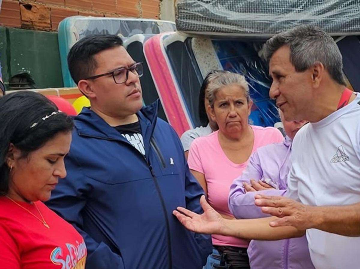 Afectados por las lluvias recibieron enseres