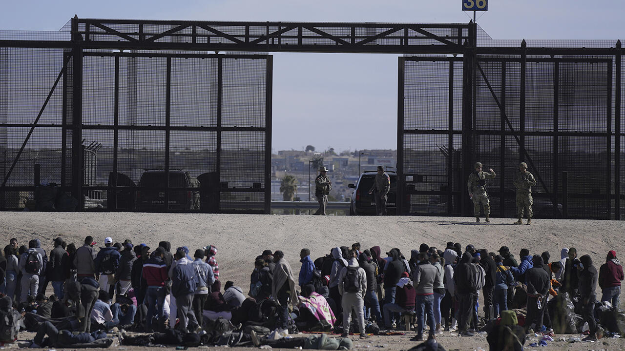 Gobierno de EEUU ofrece "ayuda" de 1.000 dólares a migrantes que se "autodeporten"