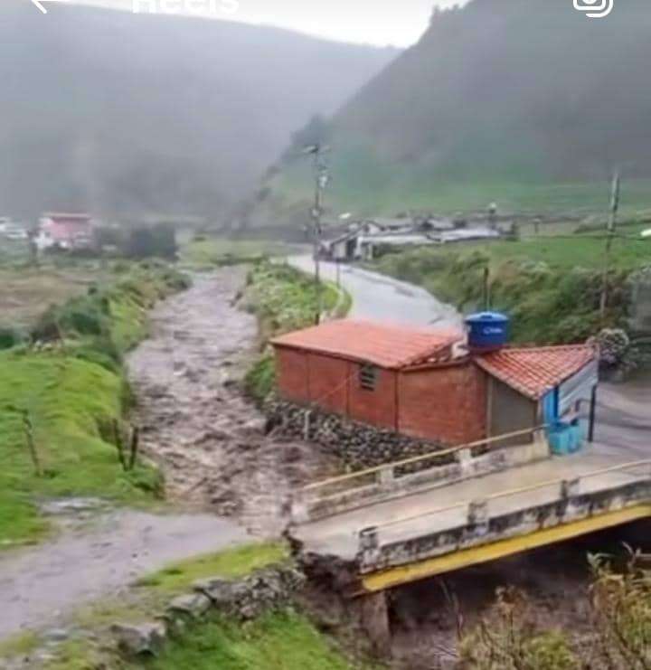 Registran derrumbes en la vía Trasandina por lluvias 
