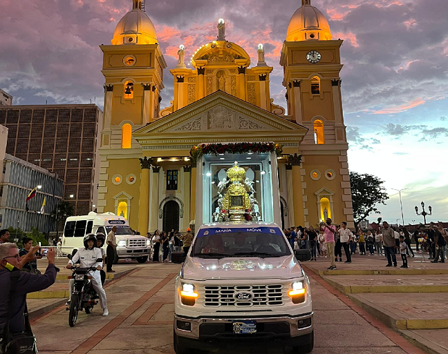 La Virgen de Chiquinquirá recorre varios puntos del Zulia en el nuevo 'María móvil'