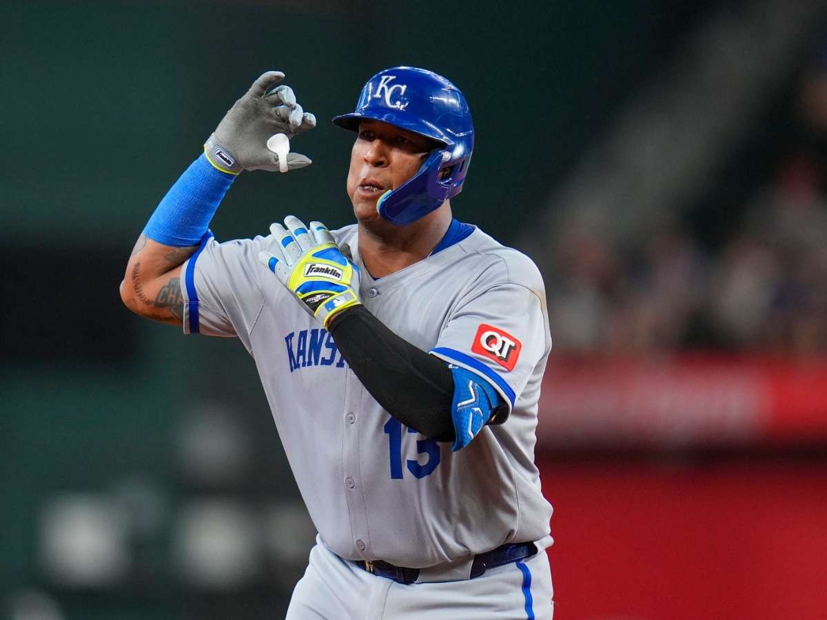 Salvador Pérez monumental frente a Texas