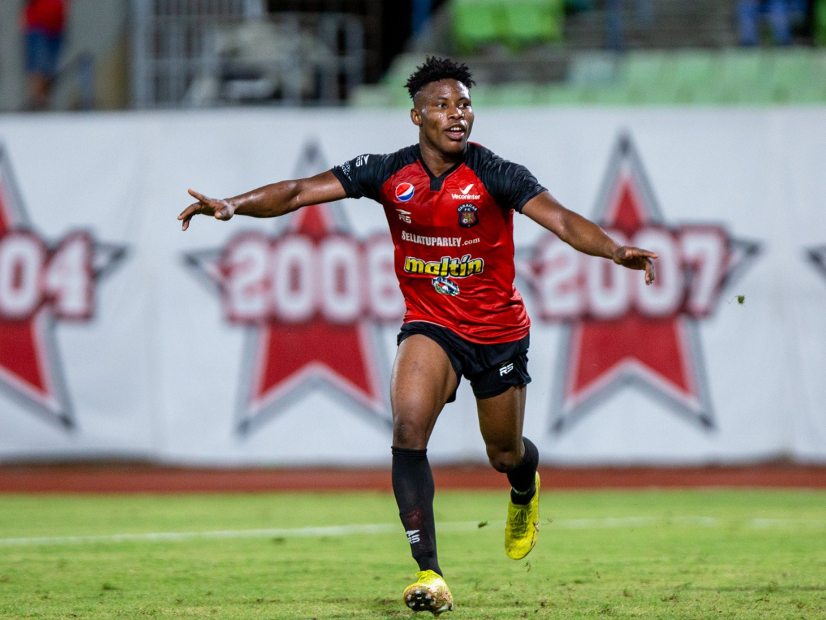 Caracas FC anunció la venta del delantero Ade Oguns