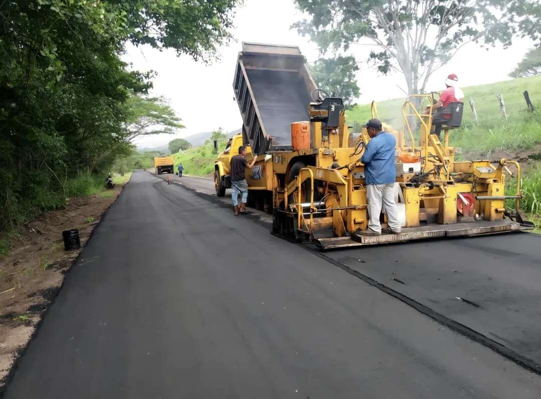 Inspeccionan trabajos en el tramo vial Tumeremo-Los Kilómetros