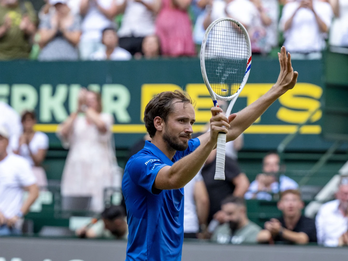 Medvedev derrota a Zverev y avanza a la final de Halle