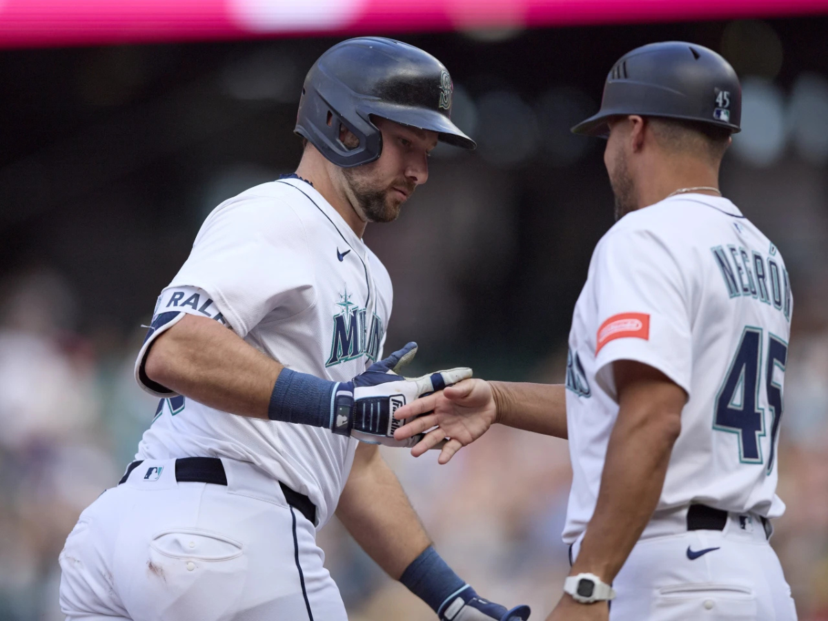 Cal Raleigh empató a un mítico receptor de la MLB