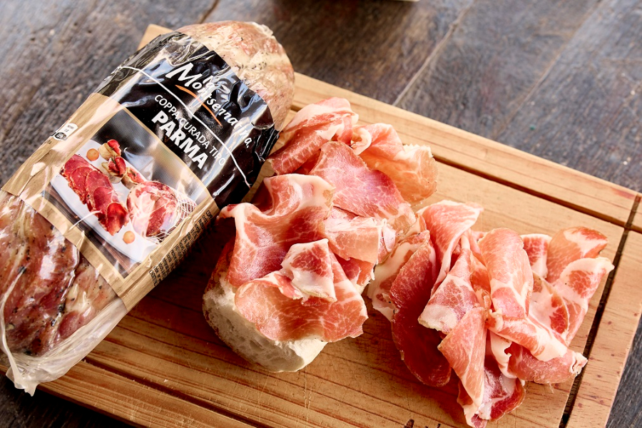 La Montserratina abre las puertas del proceso de maduración de sus embutidos