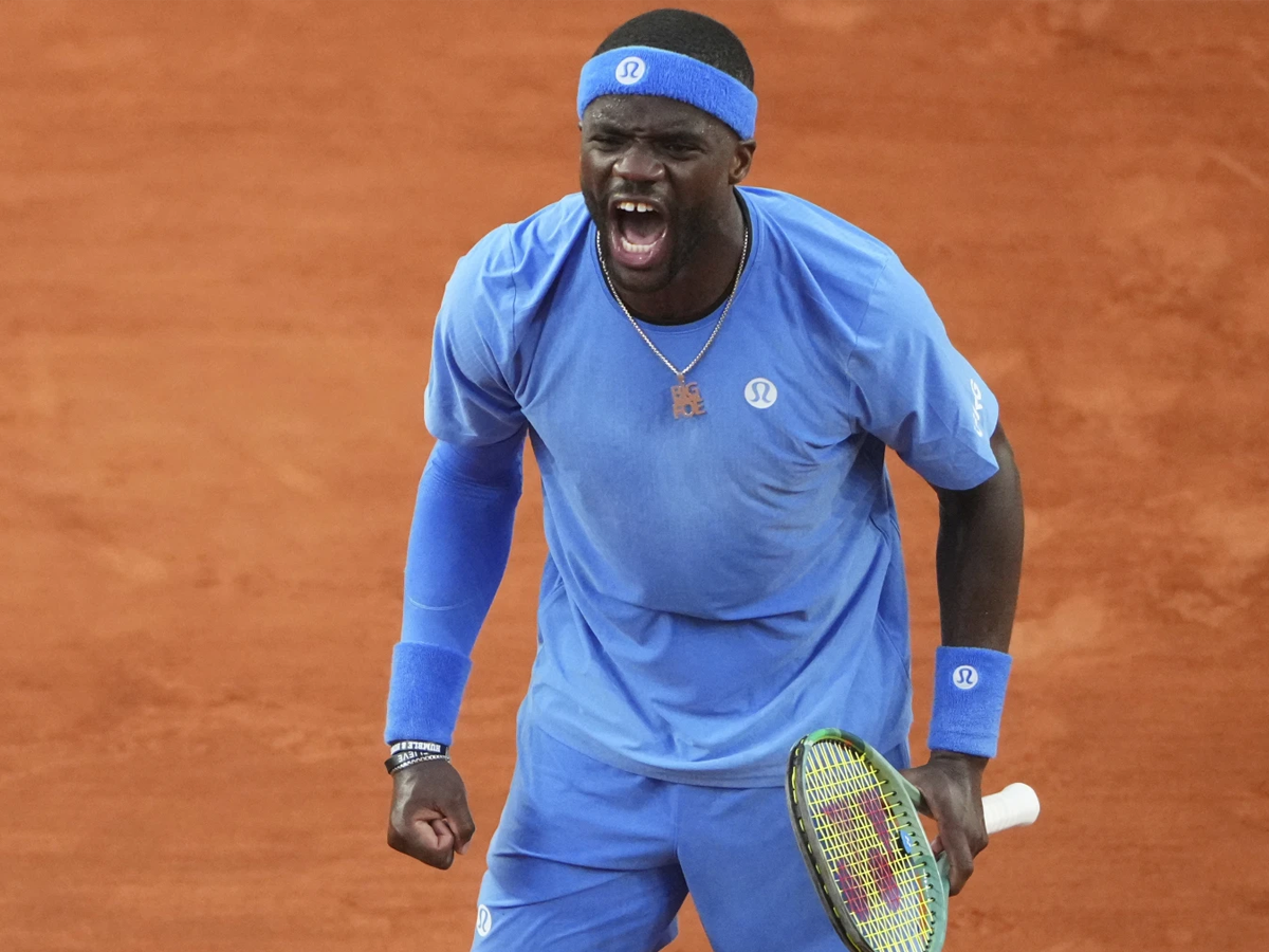 Frances Tiafoe se une a Tommy Paul en cuartos de RG